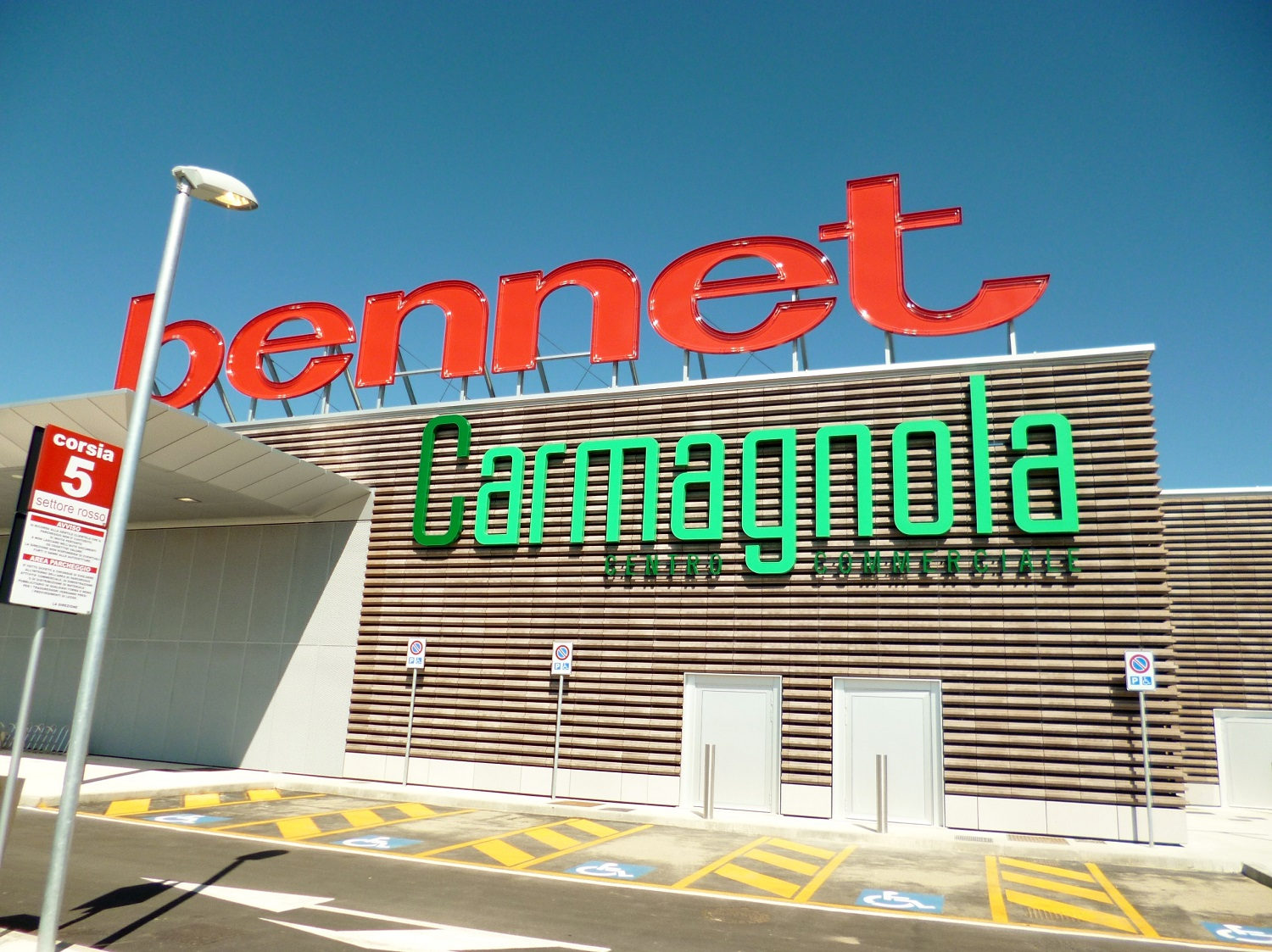 Centro commerciale Bennet di Carmagnola (TO)